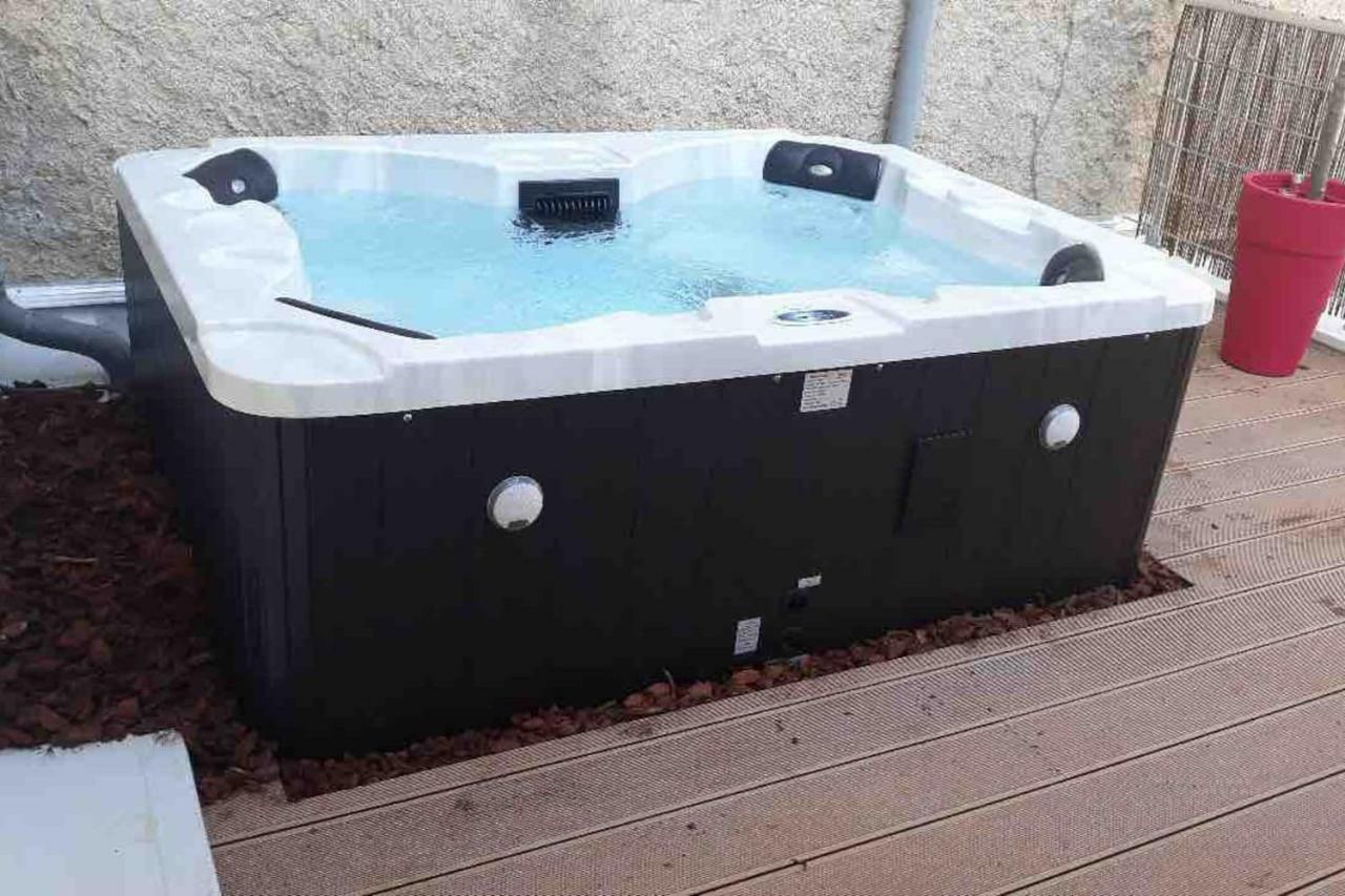 An Authentic Experience With Spa In The Center Poitiers Exterior foto